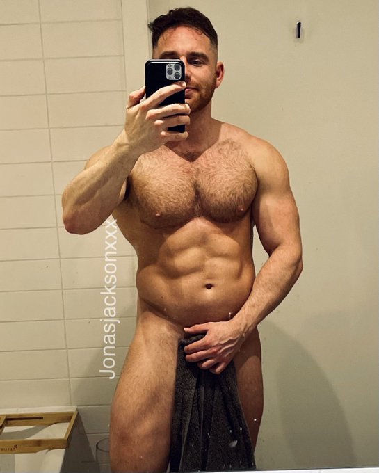 I think it&rsquo;s about time you came to take my towel from me, don&rsquo;t you?! 😜💪🍆 https://t.co/1tzKHvbKjd