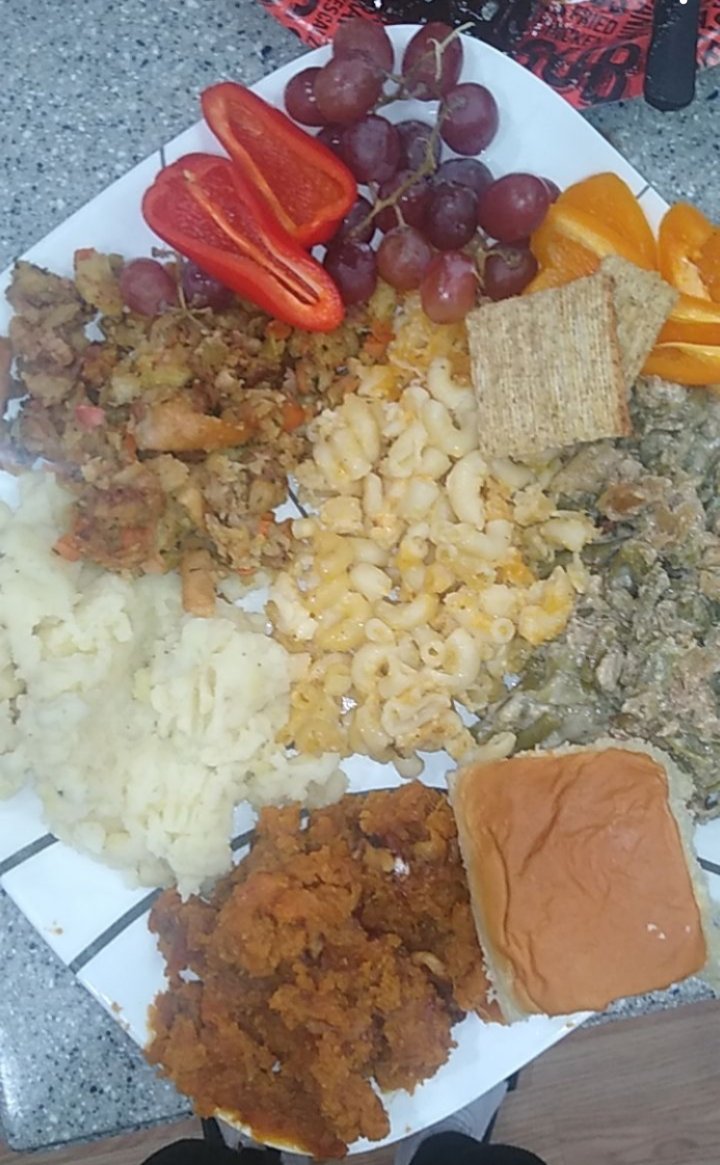 NinjaZay3's tweet photo. @YourRAGEz @CloutCapalottt Mine was fire💯💯💯I don't eat meat just seafood happy late thanksgiving yall https://t.co/I7nFZzoQWE