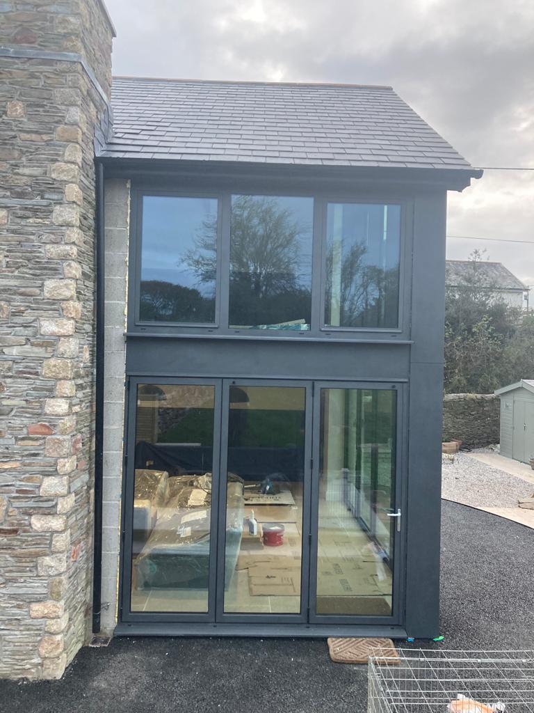 Here are a few images from two residential projects we are working on. Both feature unique curtain walling screens, not just for commercial use. We would always recommend using a specialist firm who have the technical experience!
.
📍#wembury
📍#braunton
.
#aluminium
