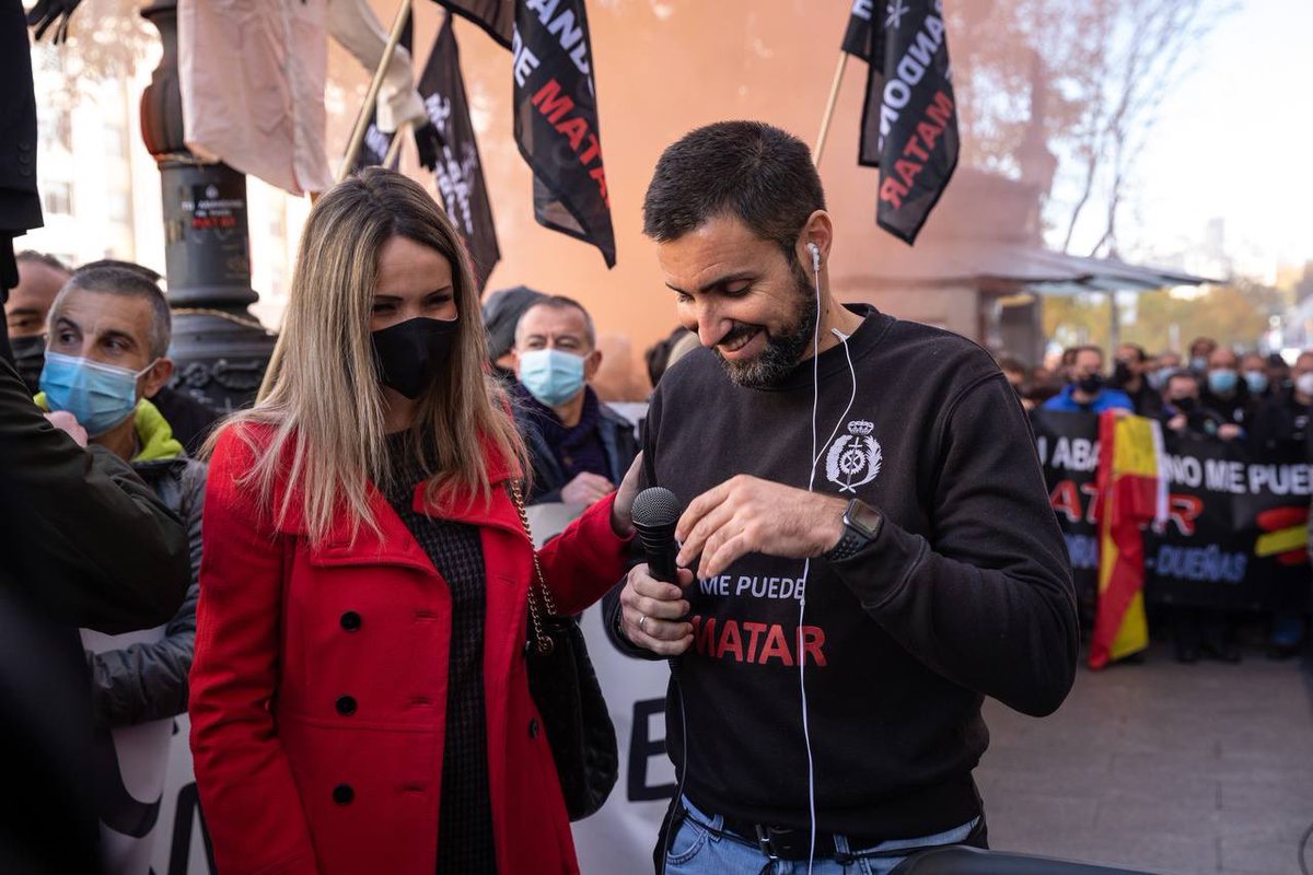 mariapg1980's tweet photo. 🆘Hoy hemos exigido #justicia y #dignidad para #SOSPrisiones

Es lamentable que el Gobierno los deje desprotegidos mientras se suben el sueldo y aumentan los asesores a dedo

Seguiremos con vosotros en la lucha: por vuestro Estatuto,reconocimiento de agentes de autoridad y medios https://t.co/ZG1GxG1xZd