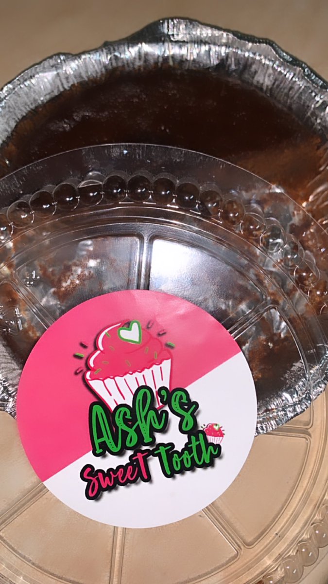 BwoyaTingz's tweet photo. The proof is in the CAKE! From Christmas cake a Mek good till now 🤤 @ashssweett https://t.co/AM769HSLAz