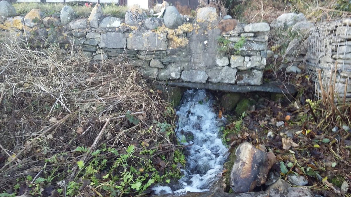 TheLengthsman's tweet photo. Little job for the Lengthsman clearing the stream by the chalet at #Baycliff
A cold walk on the sands of #MorecambeBay as the sun was setting 
#Windy https://t.co/DudL7A3nBY