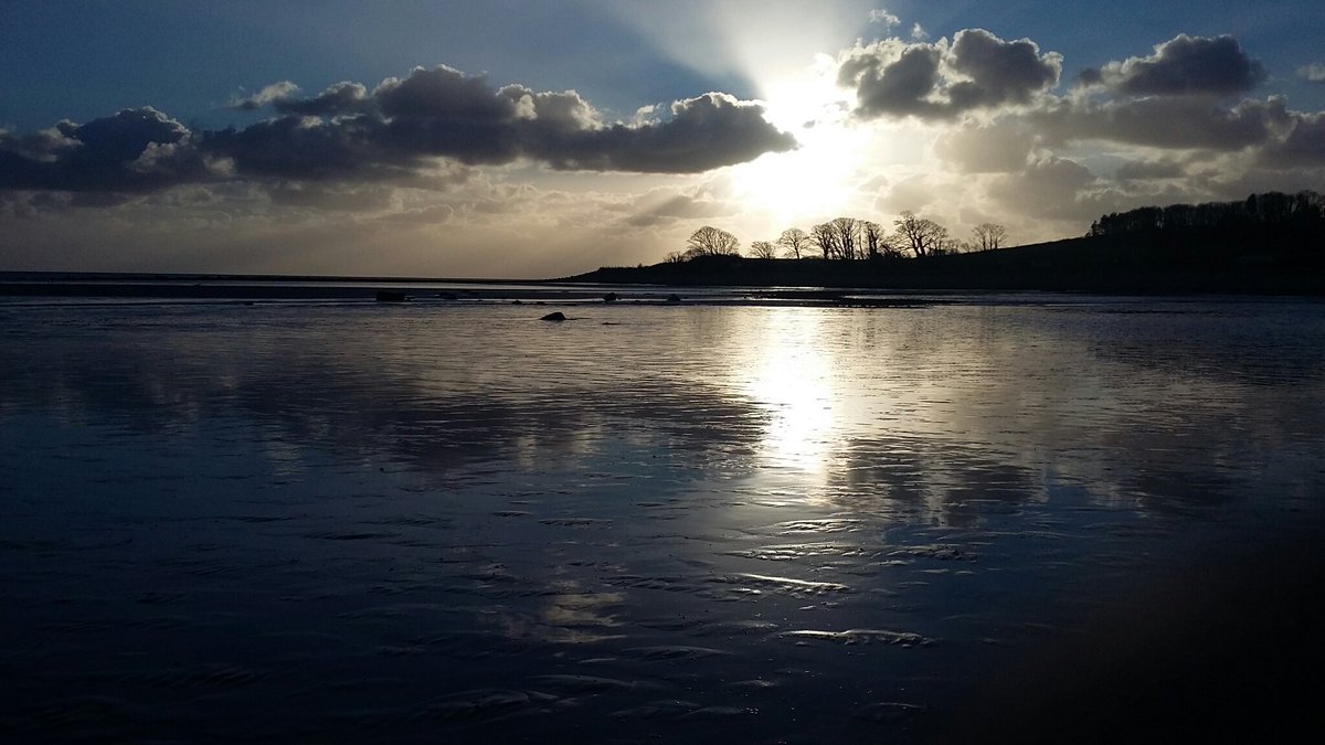 TheLengthsman's tweet photo. Little job for the Lengthsman clearing the stream by the chalet at #Baycliff
A cold walk on the sands of #MorecambeBay as the sun was setting 
#Windy https://t.co/DudL7A3nBY