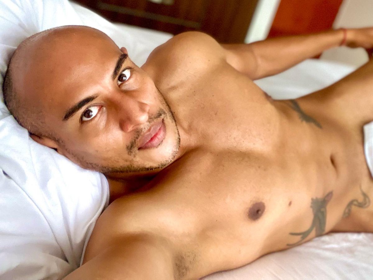 camarrobe's tweet photo. SE CALLO UN 😈 DEL CIELO 
#helloeverybody #model #malemodel #fitness #FitnessModel #easthetic #Bootcamp #underarmour #underweargay #muscle #abs #shredded #Nike #Worlds2021 #flexfryday #Colombianos #latinos #Flex #traintoperform #bodybuilding #physique #fitspo https://t.co/gmQdpYWZza
