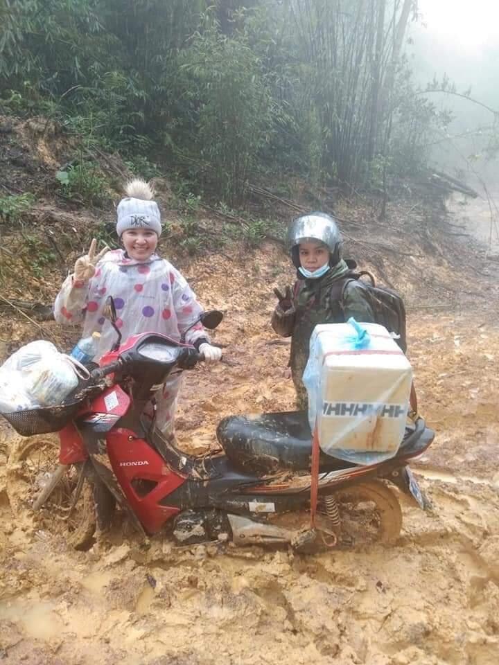 can_nw's tweet photo. ตะลุมบอนฉีดวัคซีน..ทีมสาธารณสุขเมืองดากจึง แขวงเซกอง ออกหน่วยฉีดวัคซีนป้องกันโควิด ให้ชาวบ้านในเขตห่างไกล #ลาว #เซกอง #โควิด https://t.co/yow1eQ39fq