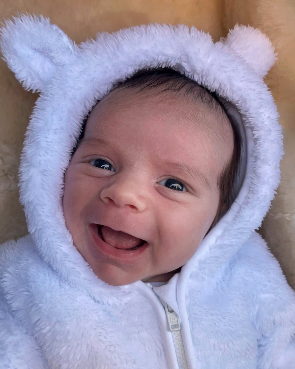 emmalouiselayla's tweet photo. MY HEART 💔 https://t.co/62IwDMHeKU #FirstSmile #BabyBoy #LesBerrys #FiveWeeksOld https://t.co/Codm7CRYR0