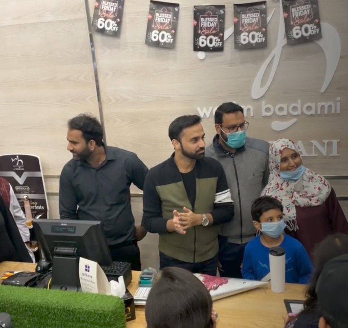 SamraaAniss's tweet image. Herooooo WB 🖤😍

@WaseemBadami 
#LahoreEvent