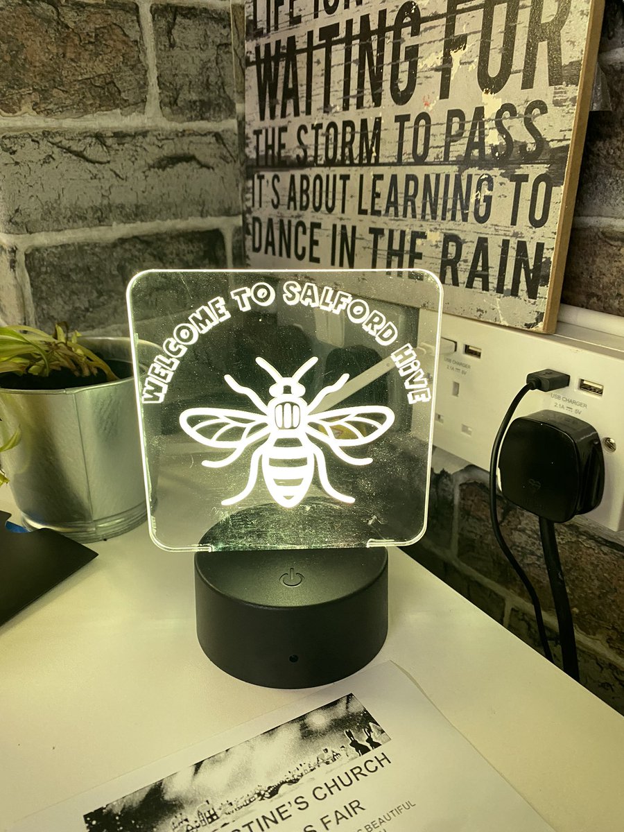 MattersSalford's tweet photo. Our @ictsalford Swinton Connector Guy was out at Salford community hive @NicolaYeates1 in Victoria park today great to meet Chantelle and Nicola looking forward to connecting more to this vibrant hub 🐝 #swinton #Salford #Connecttoyourcommunity https://t.co/96gjnWLVZb
