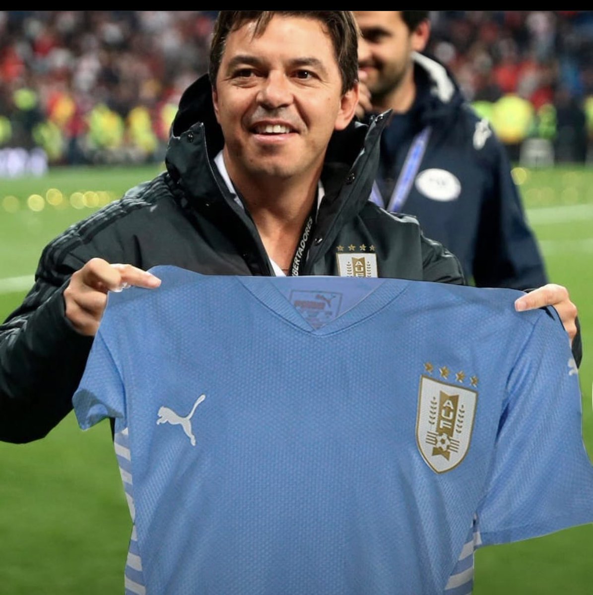 soval182's tweet photo. No me gusta, NO QUIERO QUE SE VAYA JAMÁS, Pero el se lo merece todo, y @Uruguay NECESITA alguien así!!! la única cosa que me va a cag….en los calzones va a ser cuando lo tengamos enfrente. Te Amo Gallardo no@matter what @RiverPlate @RiverLPM 👏👏👏🇺🇾🇦🇷🇺🇸 https://t.co/YaHKvbh4oG