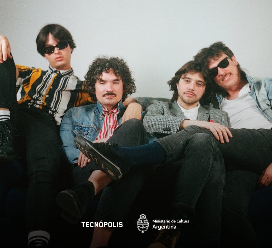 HOY! 18.00 hs <a href="/las_sombras_/">Las Sombras</a>  GRATIS en <a href="/TecnopolisArg/">Tecnópolis Argentina</a> 
-
Escenario Juana Azurduy, entradas aquí: tecnopolis.gob.ar/events/las-som…