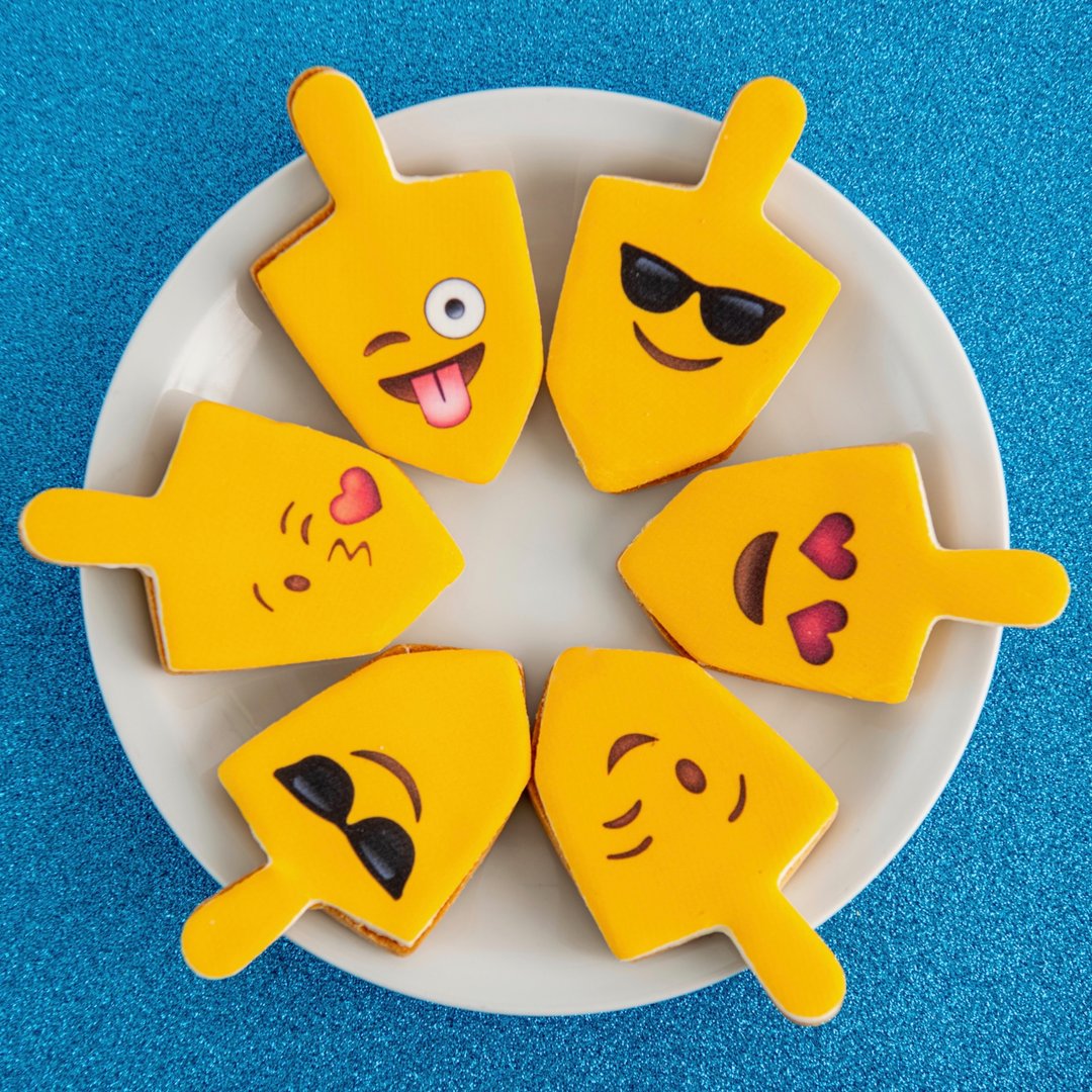 SweetEsBakeShop's tweet photo. It's not too late to get your kosher sweets for Hanukkah! Order today for your celebration! From cupcakes and cakesicles to cookies and more, we've got your treats!

https://t.co/0ocM3jjohi

#Hanukkah https://t.co/dAOaFvYTmP