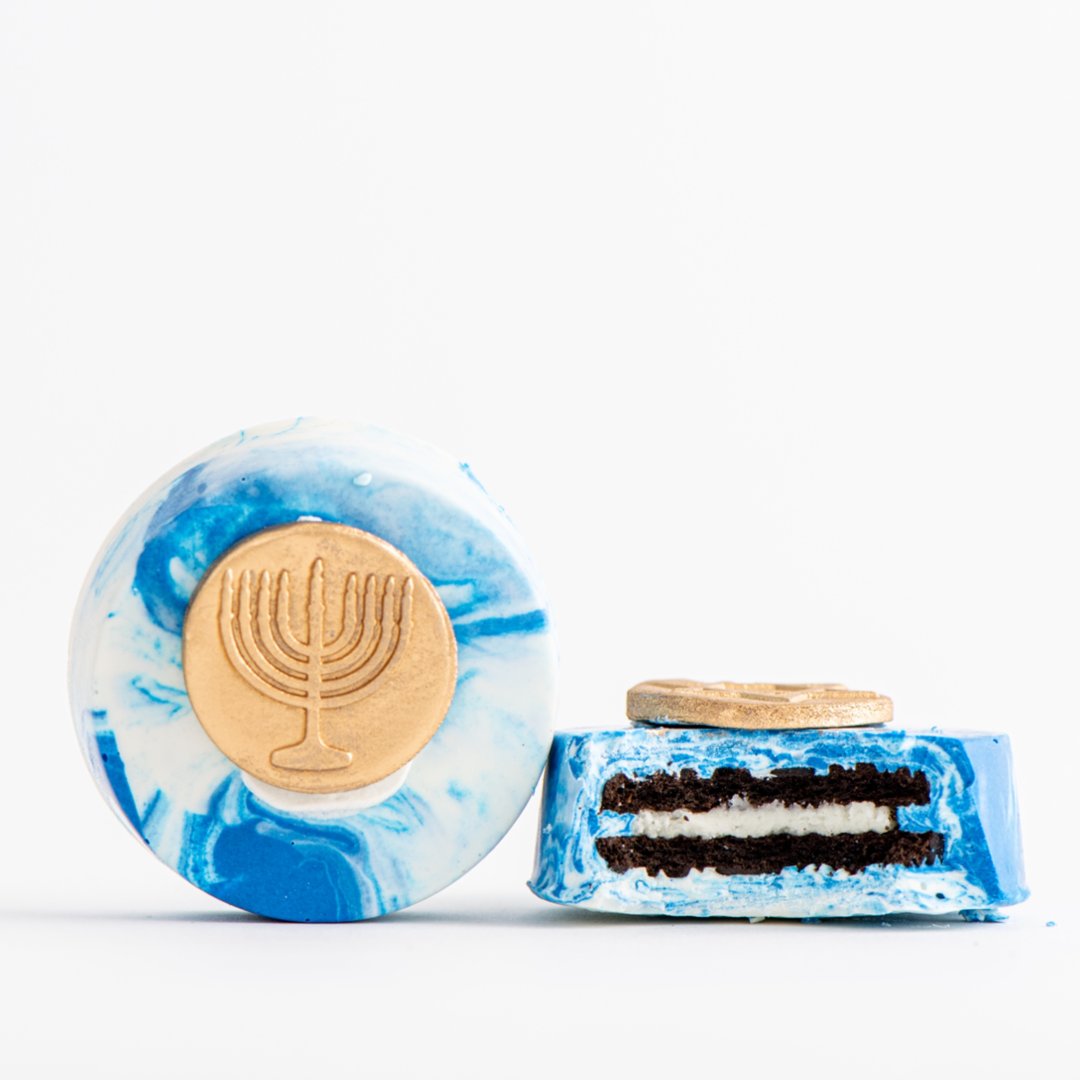 It's not too late to get your kosher sweets for Hanukkah! Order today for your celebration! From cupcakes and cakesicles to cookies and more, we've got your treats!

sweetesbakeshop.com/collections/ha…

#Hanukkah