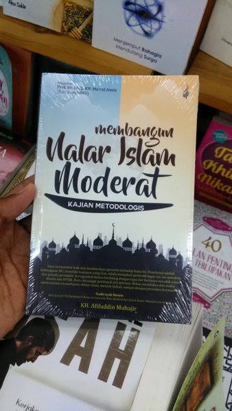 Jangan bicara #ModerasiBeragama sebelum baca karya Kiai Afifuddin Muhajir ini. karya yg referensinya adalah kitab berbahasa arab semua. Dengan bahasa yang ringan dan mudah diakrabi semua kalangan. jika mau beli, boleh saya fasilitasi. silahken~.
