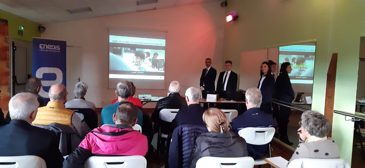 enedis_normand's tweet photo. #Proximite Suite des rencontres des élus locaux avec l'équipe territoriale d'@enedis dans @LaManche50. C'était hier dans l'agglomération de @SaintLoAgglo à Saint-Georges-Montcocq et aujourd'hui dans @leCotentin à Valognes ! #TransitionEcologique #servicepublic https://t.co/FZN07FI4W5
