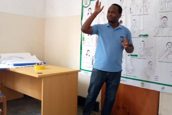 VSO_Intl's tweet photo. Volunteering really does have the power to change the world! 🌍
Last year, Eric won the Volunteer Impact Award for Health due to his work on the Future Bright project in Rwanda. Here he shared sexual and reproductive health messages with deaf communities! 🇷🇼
#VSOWeek https://t.co/gPTWf3FOLm