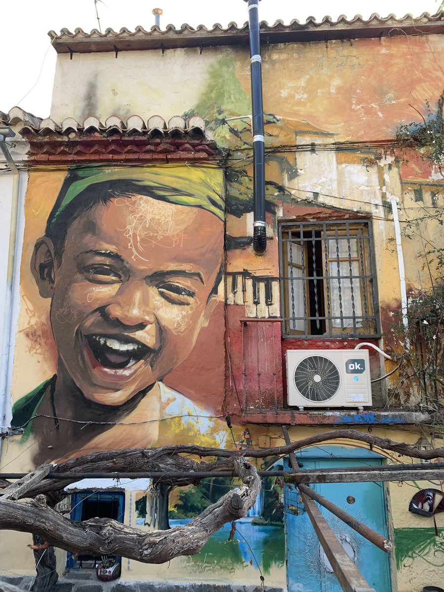 EleniitaHM's tweet photo. Para que luego digan que el arte callejero no es arte. 

Granada y sus encantos ✨❤️‍🔥 https://t.co/TjZCH0iHMf