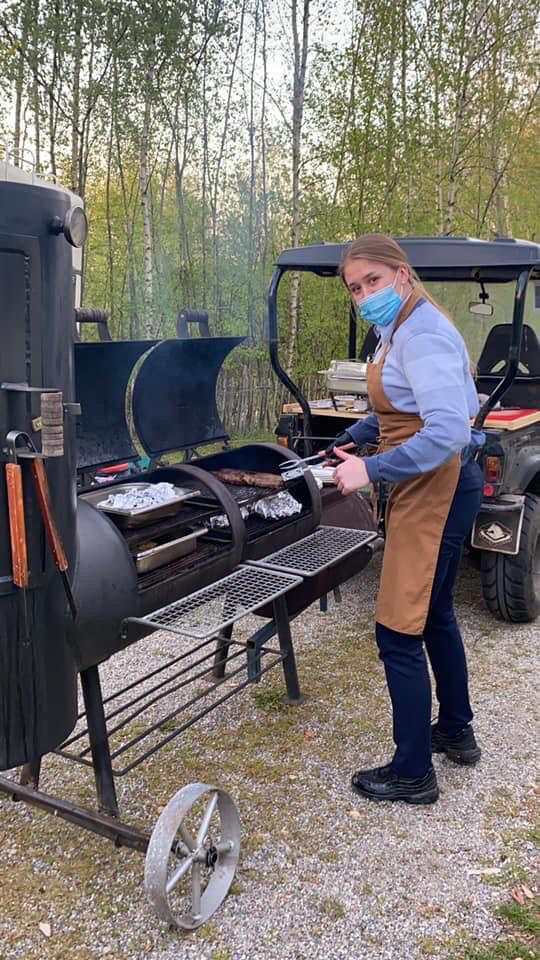 DennisMHurkmans's tweet photo. Wat zouden jullie er van zeggen als we het Bus Whisky campingrestaurant deze winter in ere herstellen? Rondleiding whiskystokerij met avondvullend vier gangen diner in je camper of caravan + ontbijt. Doen? #campingrestaurant #lockdowndeal https://t.co/AKhPIzwv1h