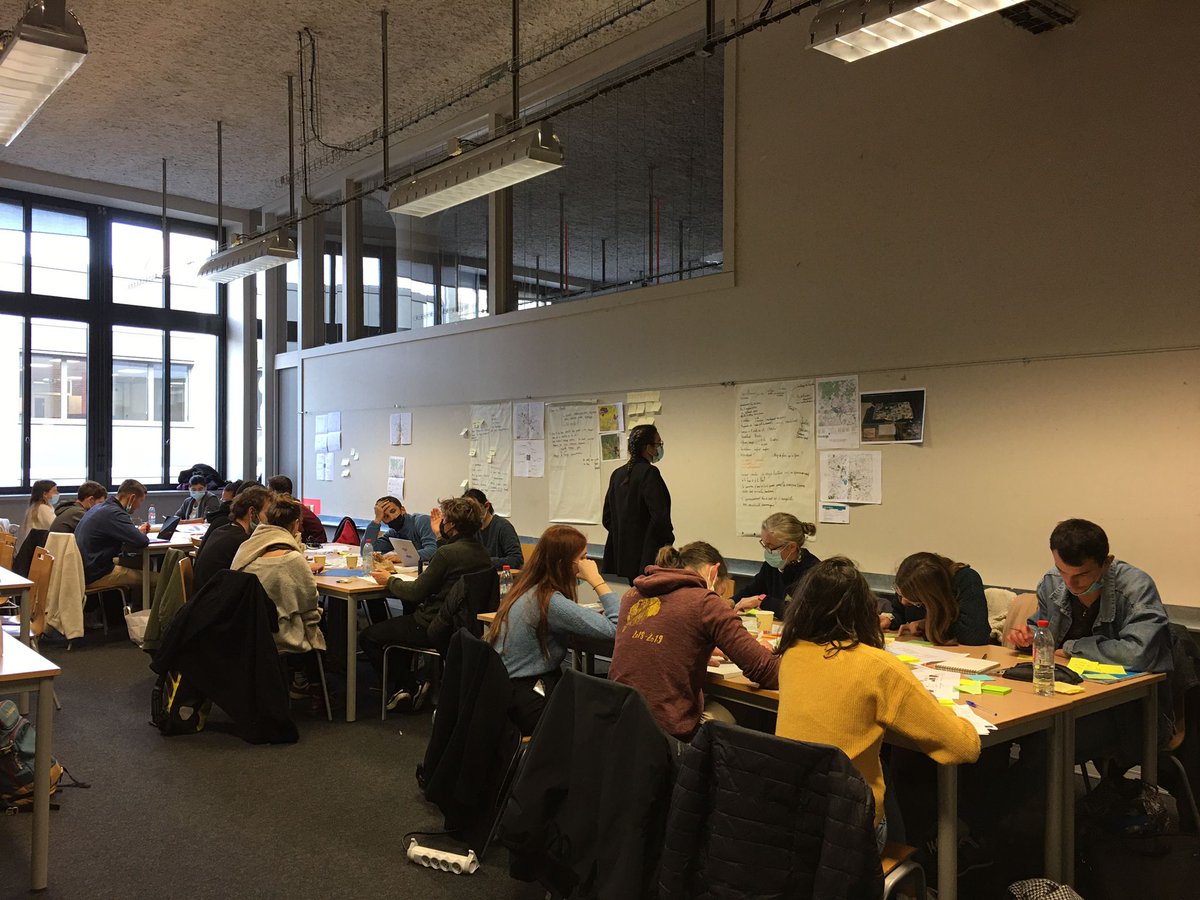KatiaLuccin's tweet photo. #HackathonSoings | Séance de travail en équipe. Les #talents de demain au service du #territoire https://t.co/lE34ChqzK8