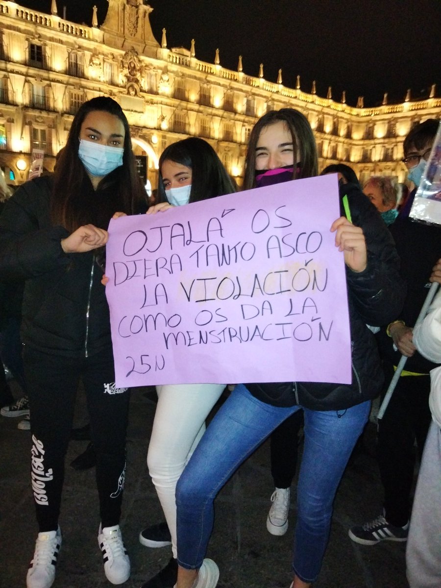 movfeministasa's tweet photo. Frente a los discursos negacionistas, es esencial estar unidas. Queríamos que fuera silenciosa esta manifestación para que se escuchara alto y claro quiénes son los cómplices y culpables de perpetuar y esta sociedad machista, que nos agrede y nos mata. https://t.co/rLDO7MHJ46