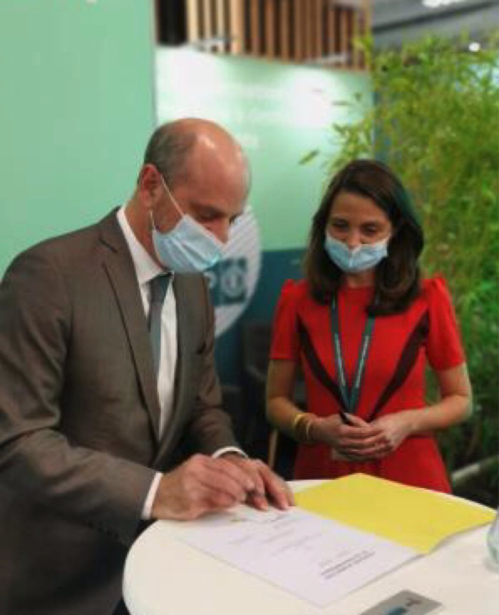 McMissir (@mcmissir) on Twitter photo Signature Ă @educatectice du nouveau contrat dâobjectifs et de performance de <a href="/reseau_canope/">RĂ©seau CanopĂ©</a> par <a href="/jmblanquer/">Jean-Michel Blanquer</a> : merci Monsieur le Ministre pour votre confiance en notre rĂ©seau, ses agents et ses nouvelles missions de formation des professeurs, notamment au numĂ©rique. Signature Ă @educatectice du nouveau contrat dâobjectifs et de performance de <a href="/reseau_canope/">RĂ©seau CanopĂ©</a> par <a href="/jmblanquer/">Jean-Michel Blanquer</a> : merci Monsieur le Ministre pour votre confiance en notre rĂ©seau, ses agents et ses nouvelles missions de formation des professeurs, notamment au numĂ©rique.