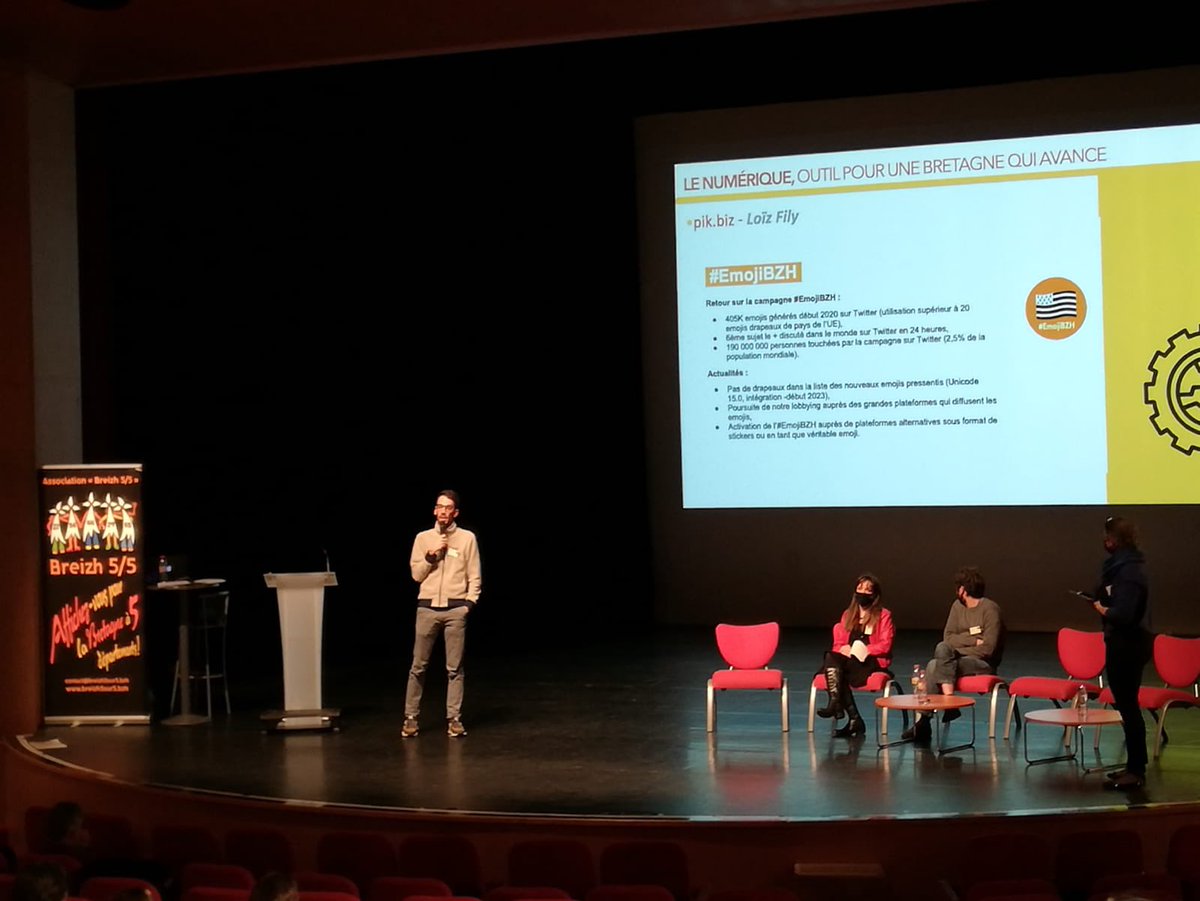 pointbzh's tweet photo. 🟠⚫️ Nous participions à la table ronde : Le numérique, pour une Bretagne qui avance. L’occasion de présenter une partie de nos actions et notamment @postelbzh, @emojibzh et @Bretagnenumerik ! 

#Bretagne #numerique #bzh https://t.co/7UMBeNv0Nl