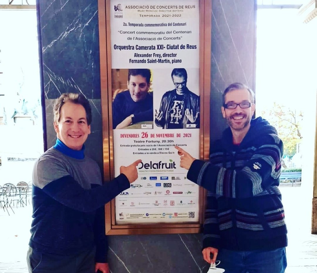 AConcertsReus's tweet photo. Tot a punt pel concert d'aquest vespre! Els mestres Alexander Frey (esq.) i Fernando Saint Martin @fernandosaintm a l'entrada del Teatre Fortuny! #associacioconcertsreus https://t.co/j8N1vTguoI @delafruitfood @ReusPromocio @ReusCultura https://t.co/0OQce9UyXR