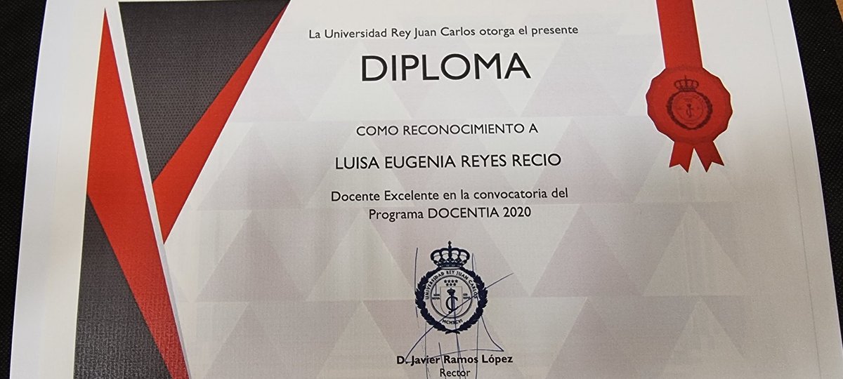 luisaereyes's tweet photo. Por segunda vez, seis años ya siendo excelente. Objetivo co seguido, ahora deberia convertirse en sexenio de docencia. Como dice la cancion ¿y el anillo para cuando? #innovaciondocente #formacion #universidad #profesorado https://t.co/Ob6S9w0tOP https://t.co/UyiPuGEqph