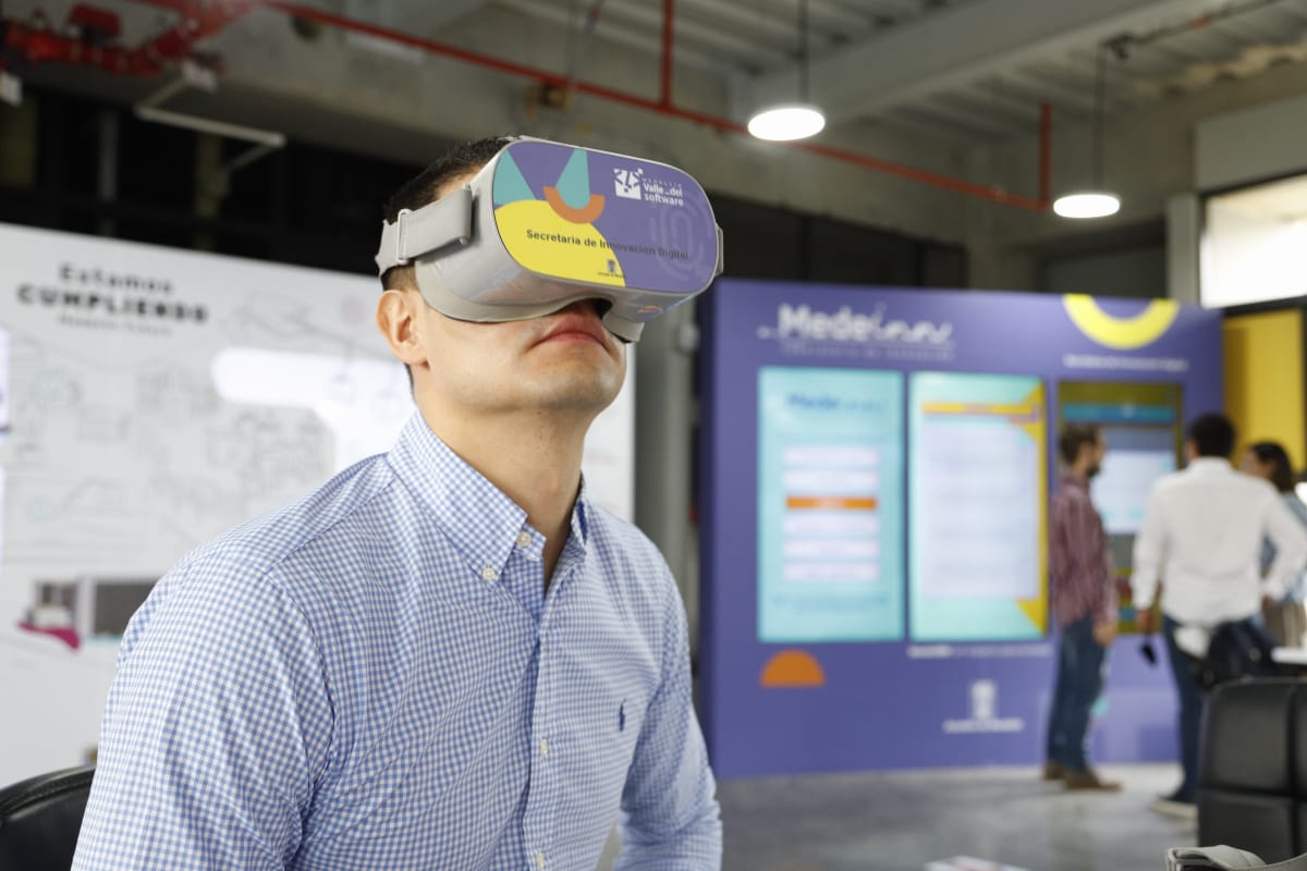 Sebastian_TIC's tweet photo. En el #MDETechFest las tecnologías de la 4RI están al alcance de todos. Este 26 y 27 de noviembre pasa por nuestro #PabellónDeLaInnnovación en el C4T4 de 8 a 5 pm, reclama tu pasaporte y vive una experiencia que te acercará al #ValleDelSoftware que estamos construyendo juntos💪 https://t.co/LfTM5MEABV