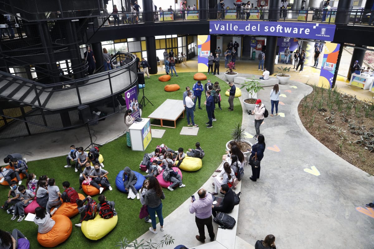 Sebastian_TIC's tweet photo. En el #MDETechFest las tecnologías de la 4RI están al alcance de todos. Este 26 y 27 de noviembre pasa por nuestro #PabellónDeLaInnnovación en el C4T4 de 8 a 5 pm, reclama tu pasaporte y vive una experiencia que te acercará al #ValleDelSoftware que estamos construyendo juntos💪 https://t.co/LfTM5MEABV