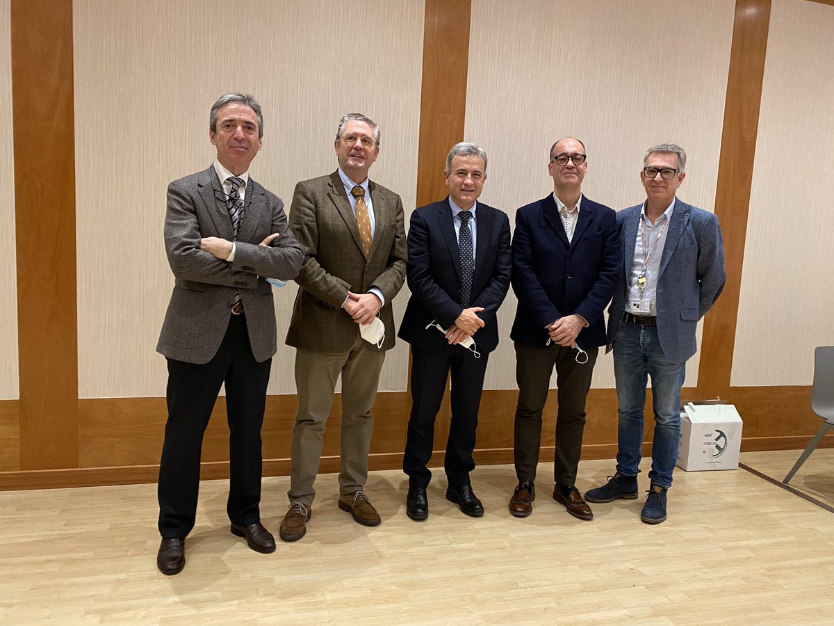cgfontecha's tweet photo. La mesa de rodilla y medicina deportiva en el III Curso de Ortopedia Avanzada con reconocidos ponentes. Javier Masquijo, Antonio Maestro, Joan Carles Monllau, Gil Rodas y David Moreno https://t.co/bPKHWW3Hh9