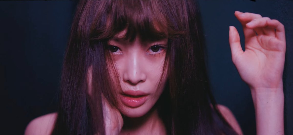 chunghazone's tweet image. #CHUNGHA Killing Me MV Teaser #5