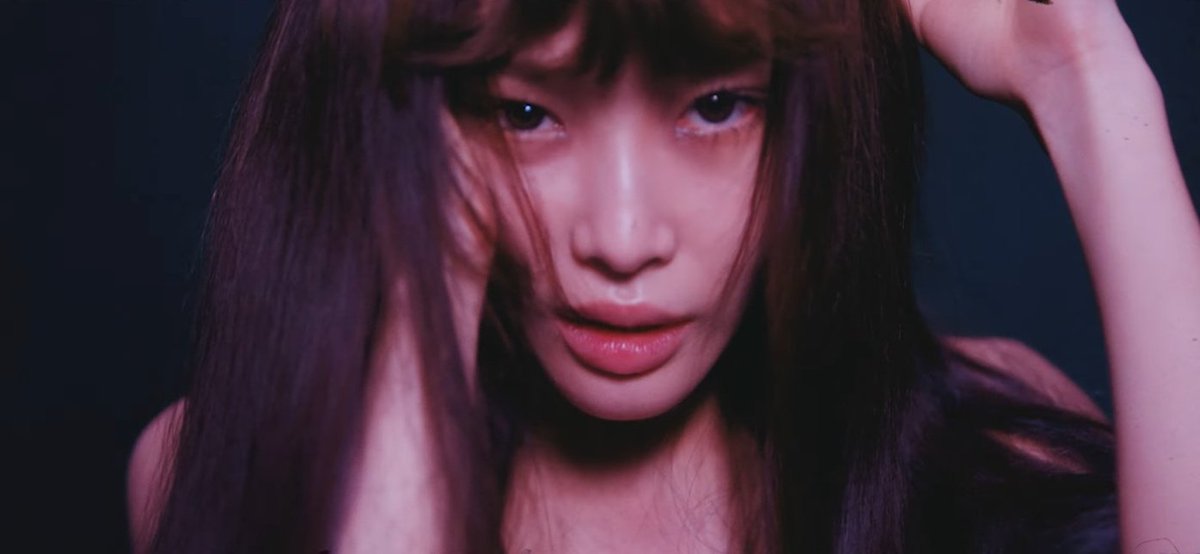 chunghazone's tweet image. #CHUNGHA Killing Me MV Teaser #5