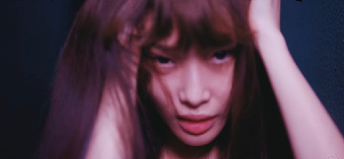 chunghazone's tweet image. #CHUNGHA Killing Me MV Teaser #5