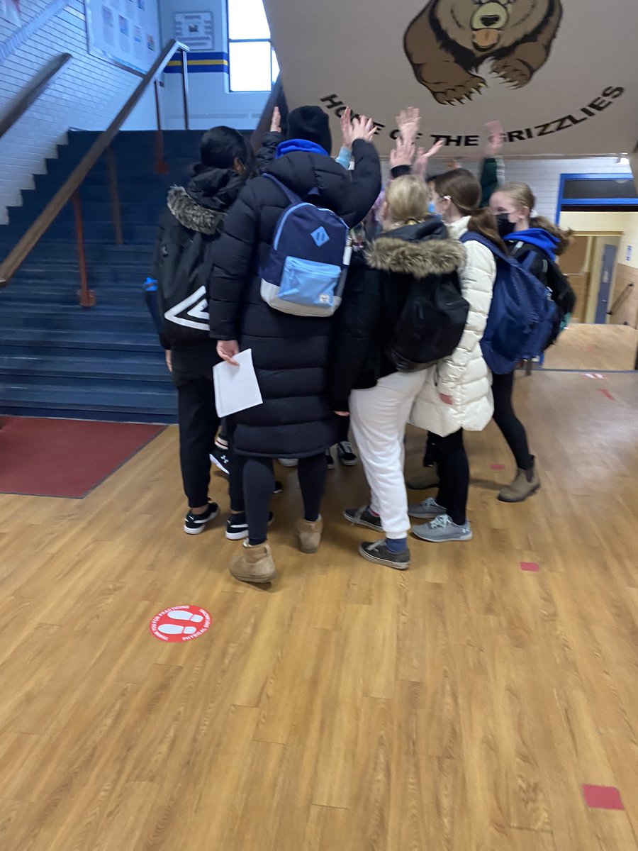 Grandview is off to the volleyball tournament. Good luck to all of our players! Intermediate girls starting things off right with a Grizzly roar!@GEDSB