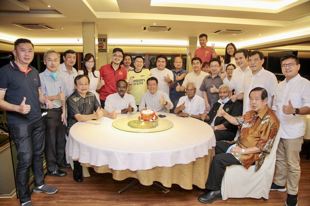 NgaKorMing's tweet photo. Thanks to our Perak DAP state committee who always remember &amp; celebrate birthday together whenever we have the opportunity. A successful team is always a happy team &amp; we are aiming to be one. #StrongerTogether #TeamDAP https://t.co/yeKraTPnoc