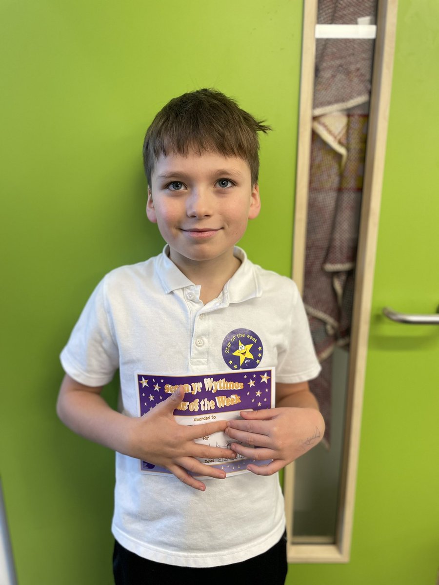 ⭐️Congratulations to our Seren yr Wythnos this week! For listening carefully to instructions and always trying his best! Keep up the good work!👏🏼⭐️