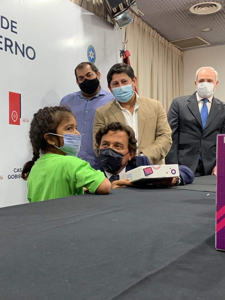 SDominguezok's tweet photo. La diputadaNacional Pamela Caletti.
Los niños están viviendo una hermosa experiencia de aprendizaje y disfrutando el viaje.
Además recibieron de manos de nuestro Gobernador una tablet para cada niño en el marcó del programa nacional #ConectandoConVos [...] https://t.co/Ljs1ti7xtR