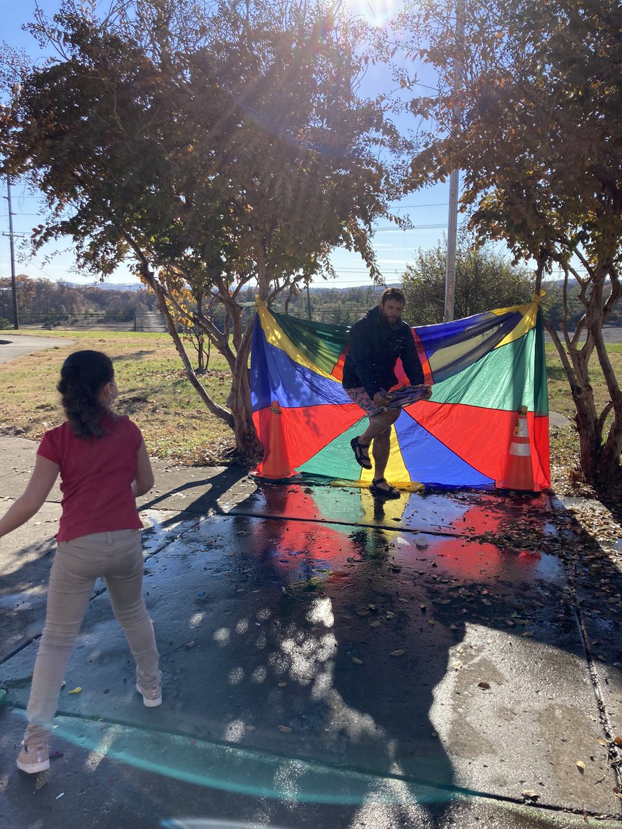 MountViewES's tweet photo. Students threw water balloons at Mr. Wicker on Tuesday as a reward for raising money for our Fun Run! https://t.co/5kDljVEYw8