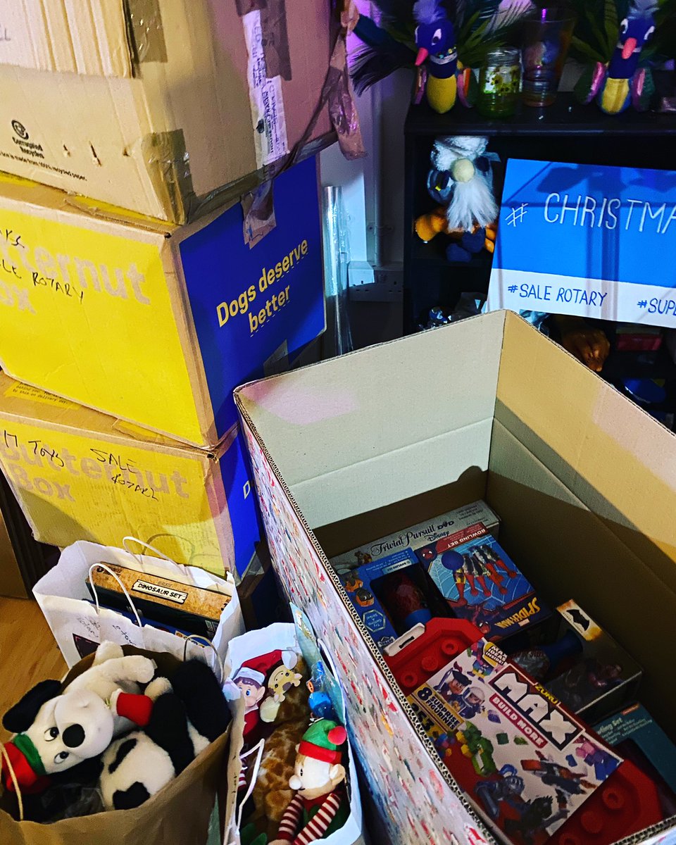 AWAH_Alty's tweet photo. @AWAH_Alty is a drop off point for @SaleRotaryClub #salvationarmy toy appeal in #altrincham
Also, If you are visiting Altrincham on Saturday why not drop by & check out our collaboration with @OFBrowPrimary on the #Christmas #festivewindow , part of @AltrinchamBID competition https://t.co/ctXbNgqOE3