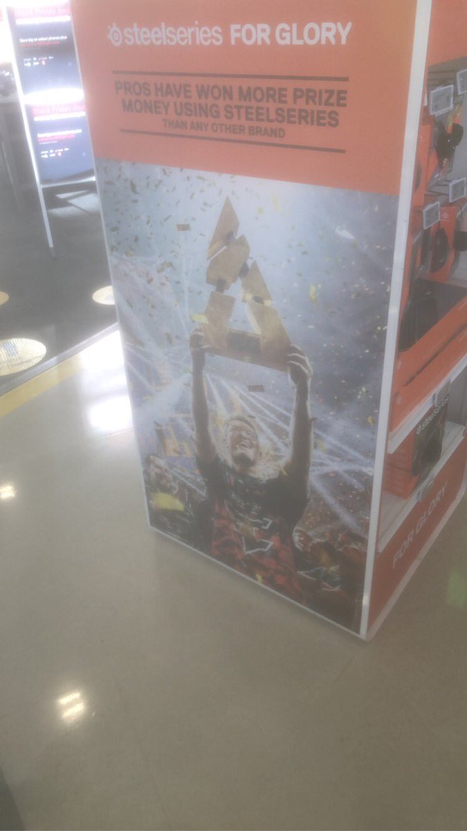 Teckno_ST's tweet photo. .@FaZe_rainCS The best bestbuy employee https://t.co/ddlHlLyOG4