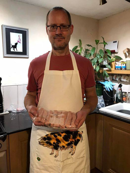 OxfordPig's tweet photo. Its amazing what you can do in a #OSBPGCharity Apron. Preparing #OSBPork #Sausages for the family freezer in the late hours. #OSBPork #OSBRareBreedPork #ExploreOSBPork #OSBPGCharity #BiteintoBritish #PutOSBPorkonYourFork Join us, the Charity, on FB you will be very welcome https://t.co/voLcbc7reH