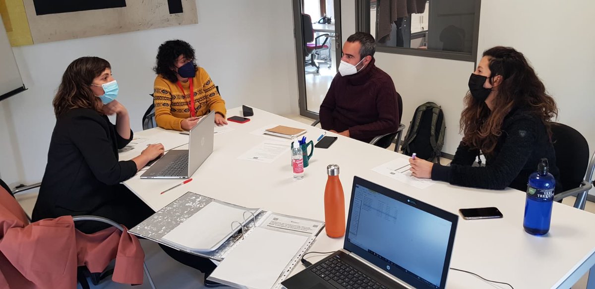 madeinzaragoza's tweet photo. 🧠 Hoy hemos estado trabajando en los resultados de la Comisión de Valoración del #MIZLAB, el laboratorio de #innovación comercial de Made in Zaragoza. https://t.co/r8QSY06Q45