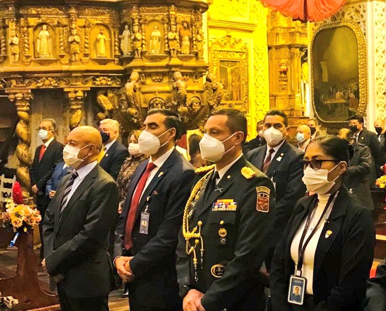 DefensaEc's tweet photo. Tedeum|
El ministro de Defensa Nacional Grab. (S.P) Luis Hernández, junto al Presidente @LassoGuillermo, y al #MandoMilitar de @FFAAECUADOR participaron en la misa de celebración en la Iglesia de Nuestra Señora de La Merced, al conmemorar 487 años de Fundación de #Quito. https://t.co/ZQq1D8kjv9