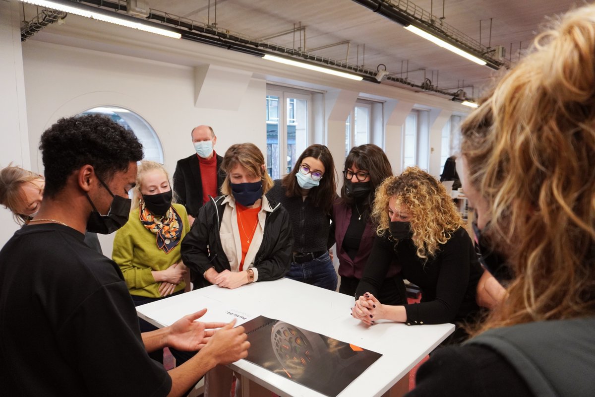 CREAPOLEPARIS's tweet photo. Un grand merci à l’équipe design @decathlon d’avoir pris le temps de rencontrer nos étudiants de 3e et 4e années et de découvrir leur book à @CREAPOLEPARIS. 🙏🙌
#creapole #design #designschool #decathlon #graphicdesign #artdesign #luxe #book #graphicdesigner #mode #fashion https://t.co/TjTxilwJBy