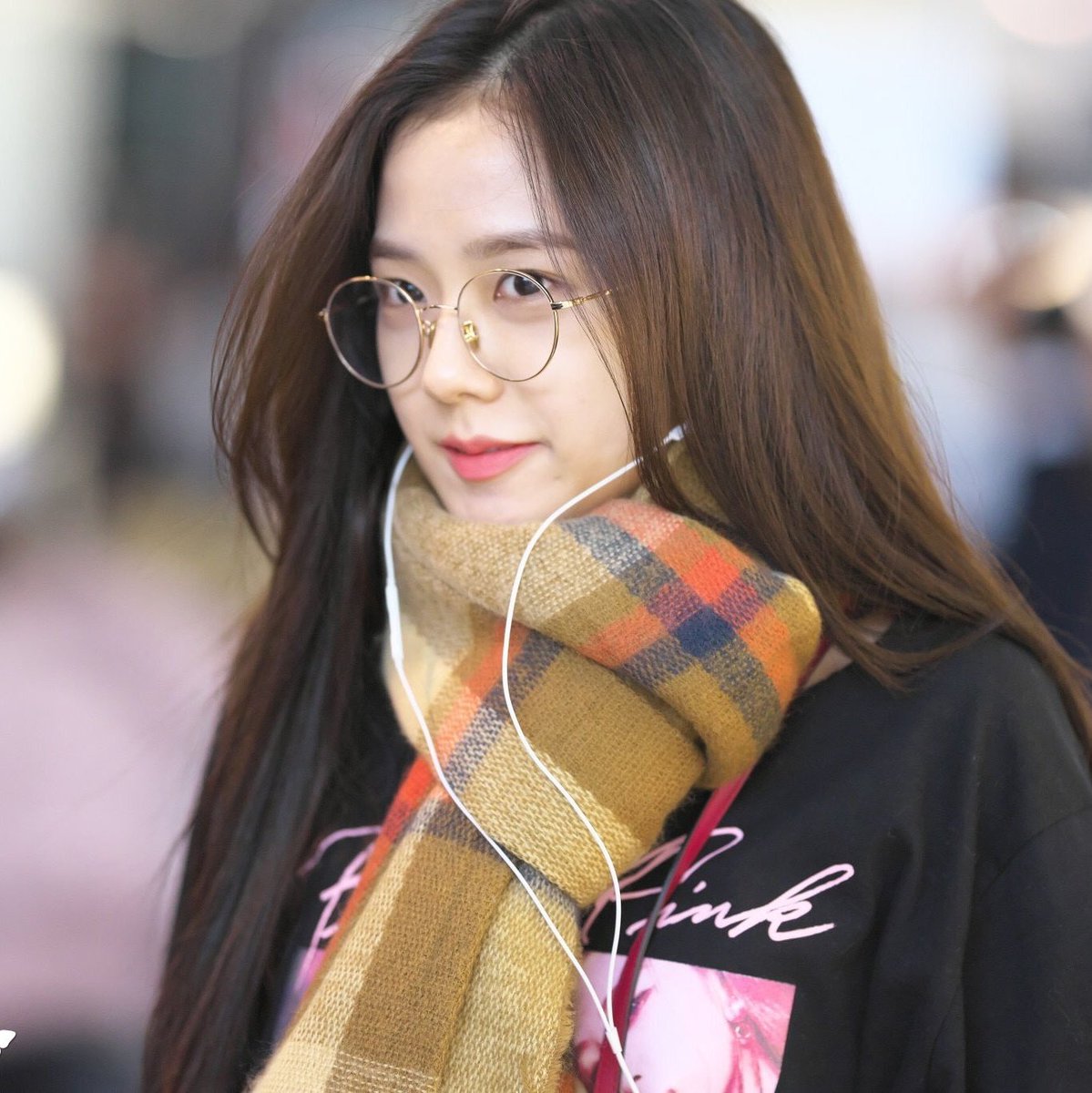 renejensoo's tweet photo. Lovebug || Jirene - Jensoo au

In which, Audrey got transferred to her twin's school. The mischievous twin, Audrey, decided to help her clueless romantic twin, Aubrey, get close with the girl she likes. What happens when she gets sidetracked with the grumpy student council? https://t.co/7VbXKqjD3M