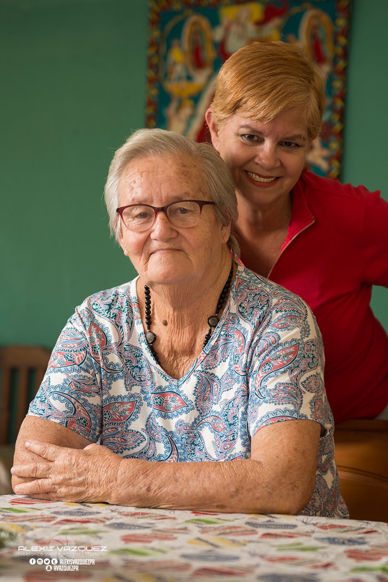 alexisvazquezpr's tweet photo. Familia! 📸💖
#AlexisVazquezPR #AlexisPR #NikonD800 #portraits #PuertoRico #casual #outdoors #happy #abuela #grandma #chuleria #gentechula #amorverdadero #alcagueta #love #cafe https://t.co/bIShZ2xAap