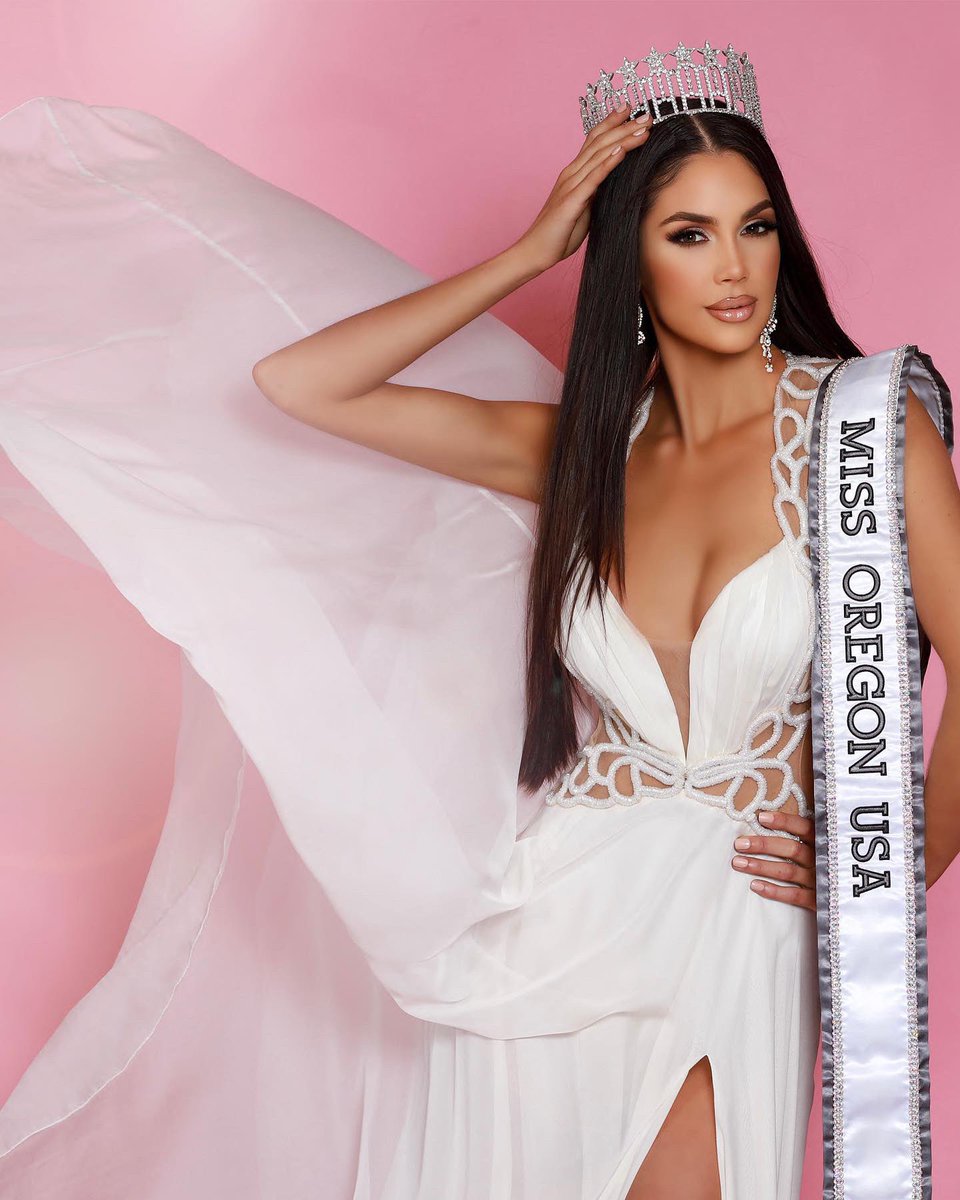 AllisonECook's tweet image. The @missusa Preliminary Competition is tonight at 9 PM CST / 7 PM PST! Two ways to watch: live at the @riverspiritcasino in Tulsa, OK or streamed on pageantvision.com 👑✨

📸 georginavaughanphotography 
💄 oliviarosebeautyy 
#missoregonusa #missusa