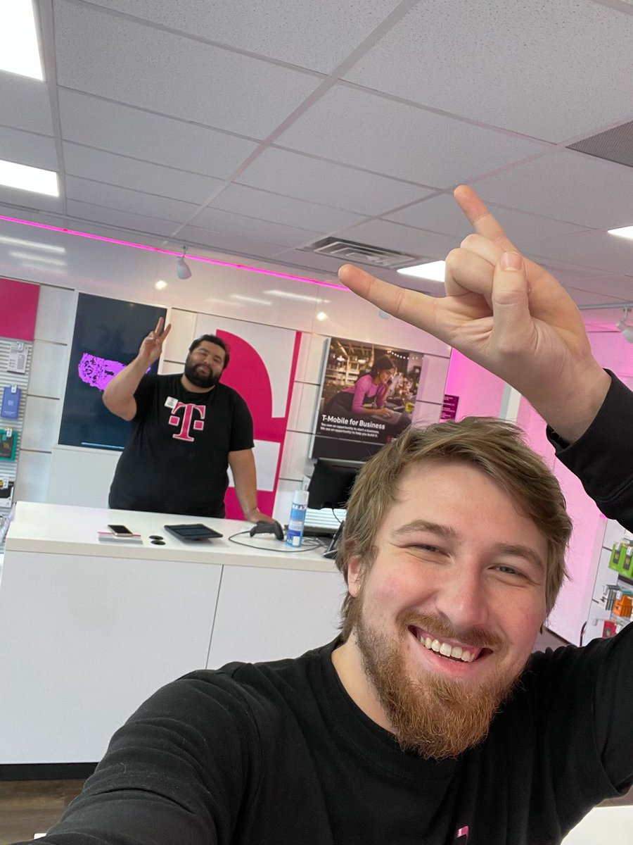PcgWireless's tweet photo. Having a strong day ahead in full #BeastMode at Smyrna,DE!
#TMobileBlackFridayDeals #PCGWireless #TMobileTGiving #BlackFriday #BlackFriday2021
@LarMelch @Beechwood714 @JagotaChetan @young_empire https://t.co/6CtSMykZ9R