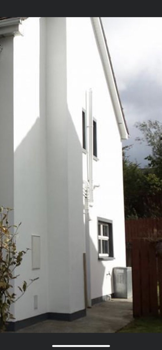 foxymm21's tweet photo. Still digesting the news I got 2 days ago. Though it only confirmed my suspicions &amp; fears all along. This is my property before/after painting in 2014 &amp; today. “Settling cracks”, I was told. “Dodgy plaster work”, I was told.

How stupid was I. Mica.

#micafailedregs #MicaRedress https://t.co/IUC9tluzTM