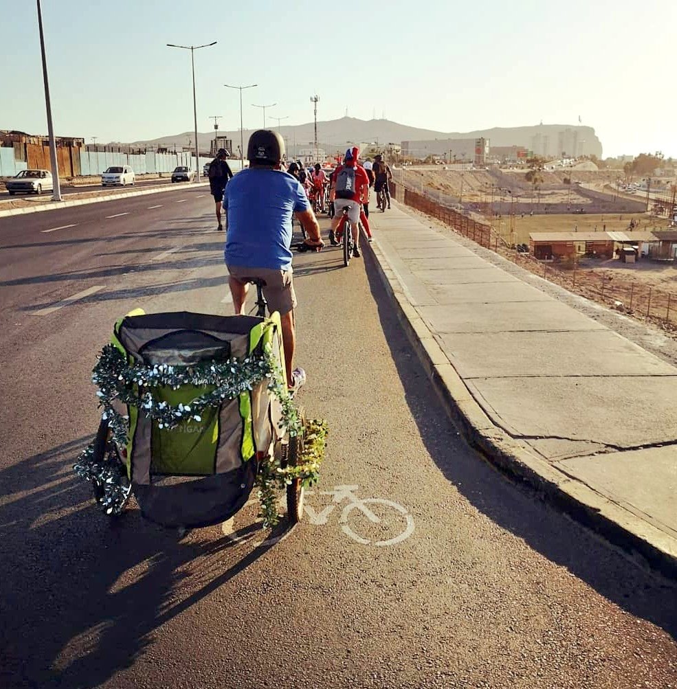 CicloArica's tweet photo. Si el problema a solucionar es la congestión vehicular, la prioridad debe ser el fomentar el uso de otros medios de movilidad (🛴🚲🛺🚌🚶🏽‍♂️) diferentes al auto particular. #piramideinvertida de movilidad https://t.co/uoA5L2jNYY